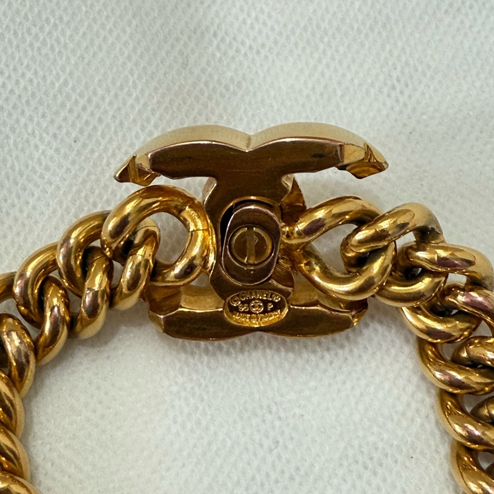 CHANEL CC Turnlock Gold Chain Bracelet - Picture 10 of 12